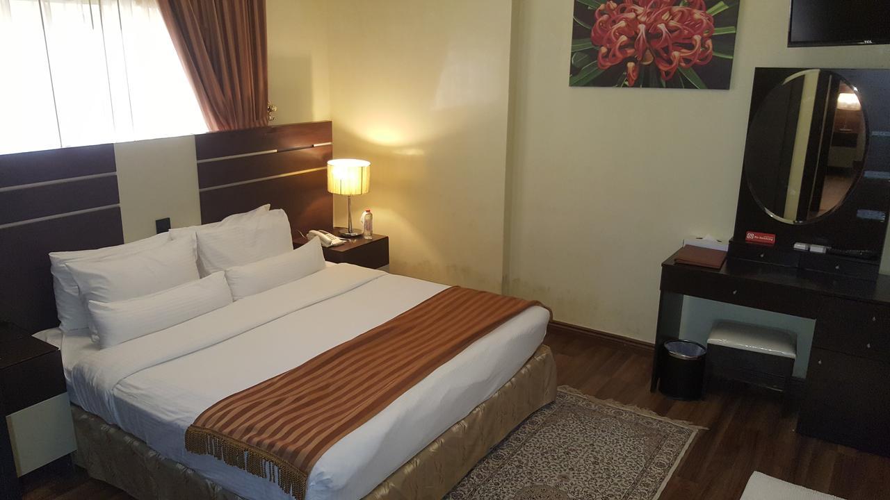 Boulevard City Suites Hotel Apartments Dubái Exterior foto