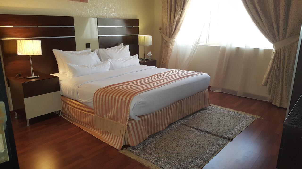 Boulevard City Suites Hotel Apartments Dubái Exterior foto