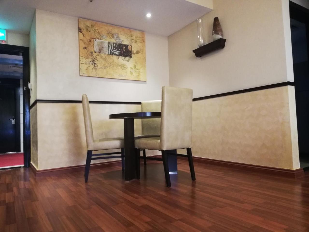 Boulevard City Suites Hotel Apartments Dubái Exterior foto