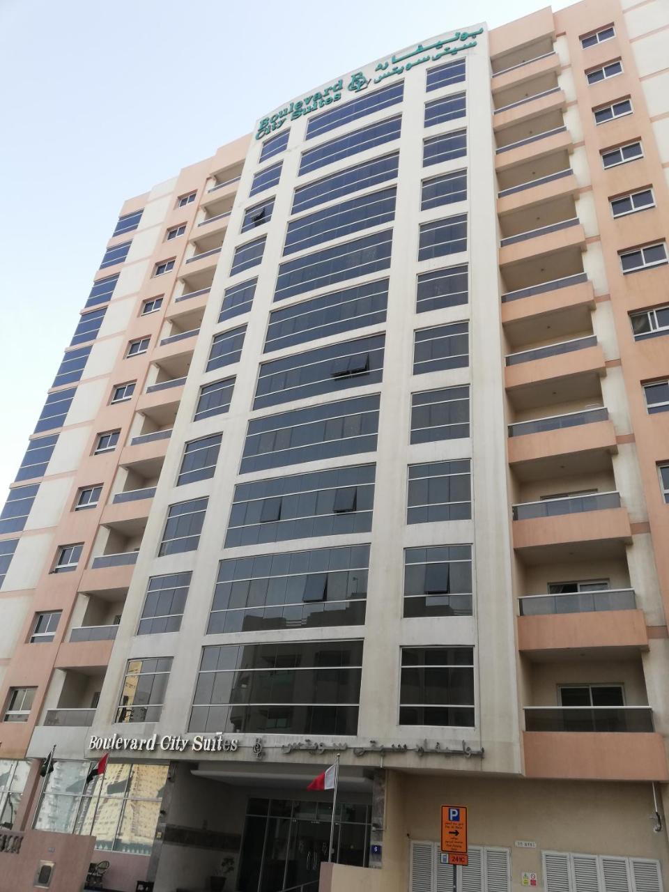 Boulevard City Suites Hotel Apartments Dubái Exterior foto
